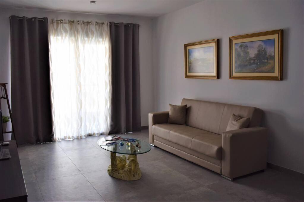 Lovely 3-Bedroom Apartment In L-Iklin Exterior foto